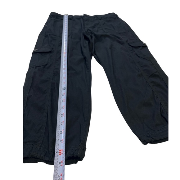 Style & Co Cargo Capri, Mid-Rise, Button-Zip, 6 Pockets, Deep black, Size 8 - Picture 6 of 14